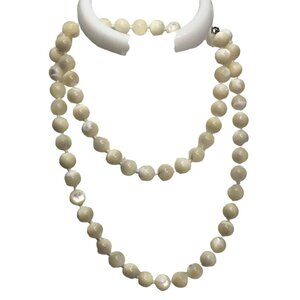Round Shell  Silver Tone Pretty Clasp Bead Necklace, 24 Inches M67